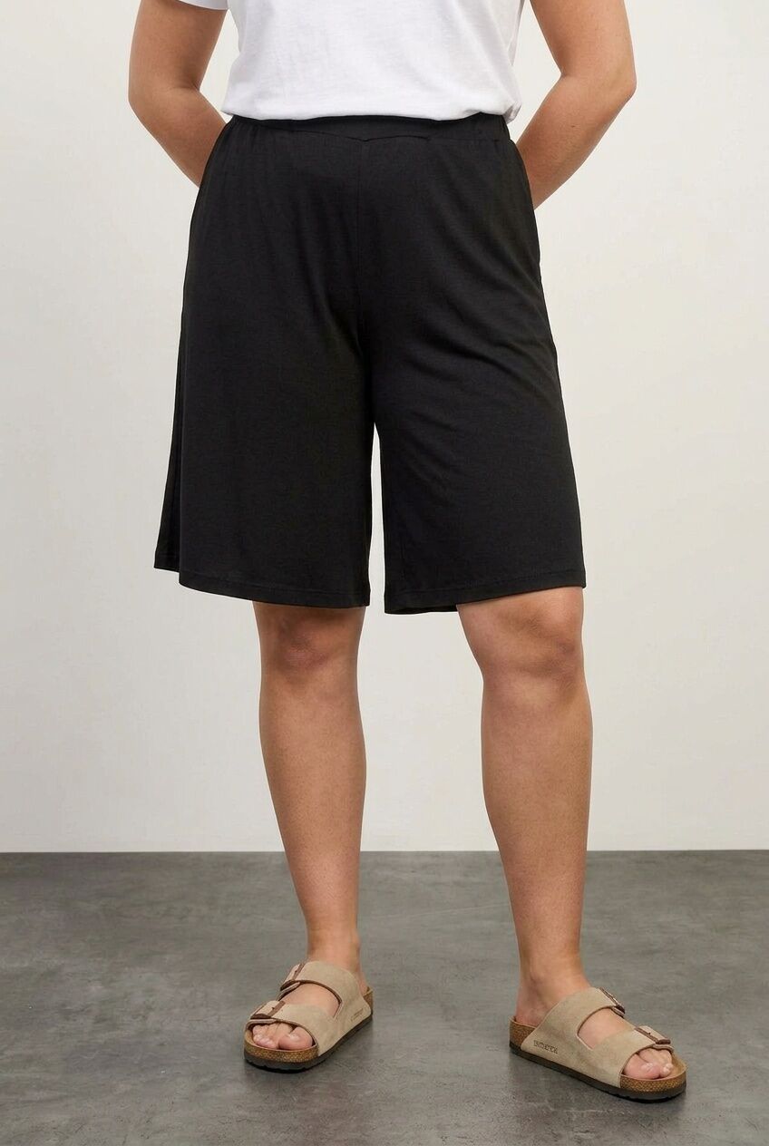 Plus Size Elastic Waist Pocketed Short Cut Wide Leg Shorts