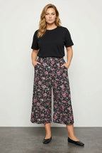 Plus Size Patterned Loose Fit Pocketed Stretchy Capri Pants