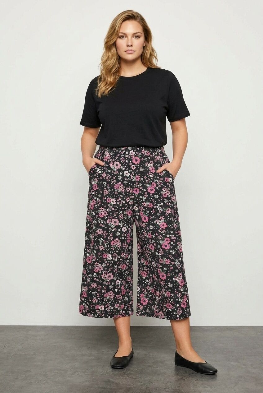 Plus Size Patterned Loose Fit Pocketed Stretchy Capri Pants