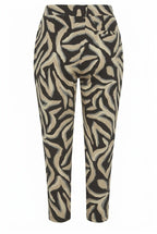 Plus Size Patterned Carrot Fit Stretchy Pants with Pockets and Tapered Leg