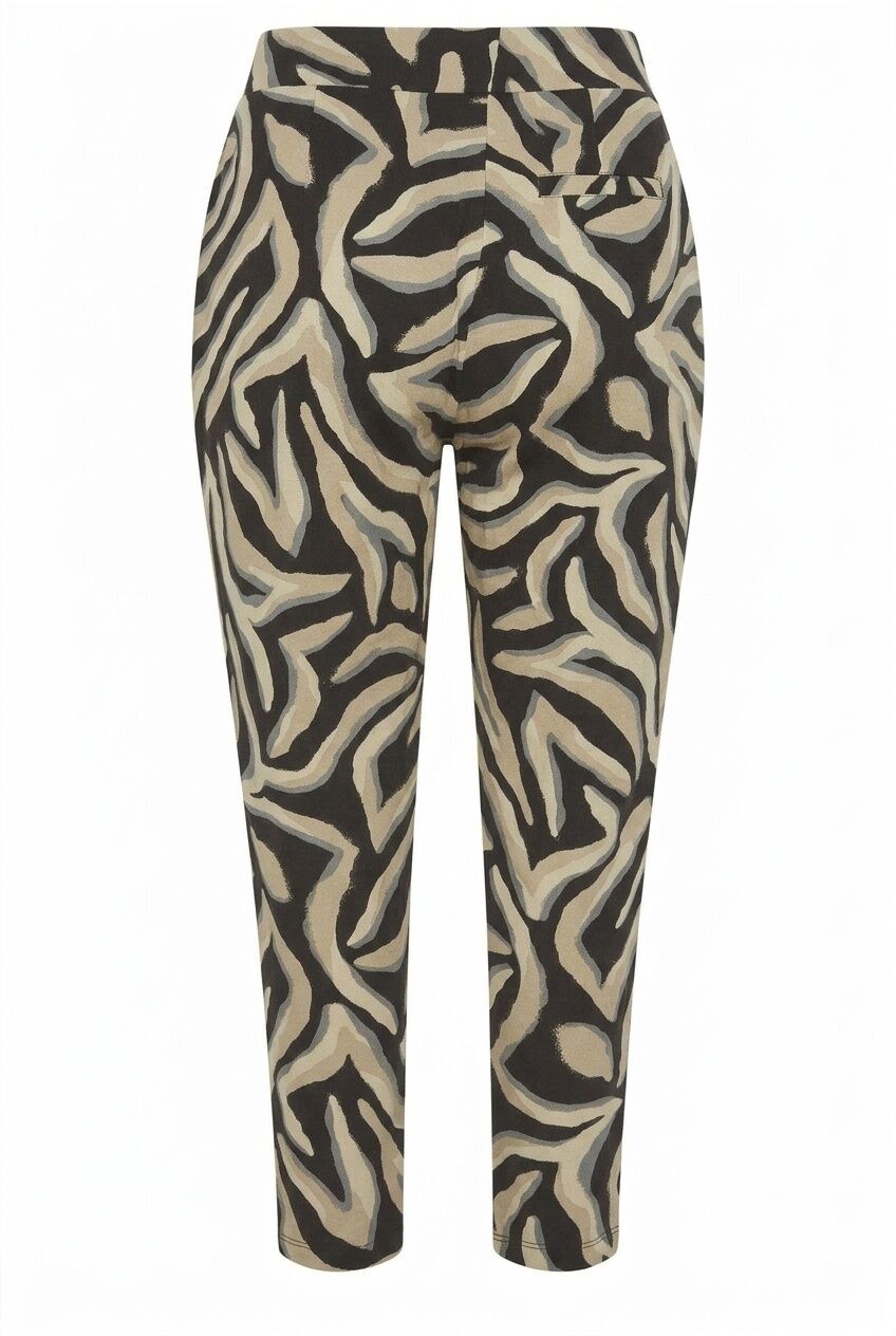 Plus Size Patterned Carrot Fit Stretchy Pants with Pockets and Tapered Leg