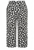 Plus Size Patterned Loose Fit Pocketed Stretchy Capri Pants