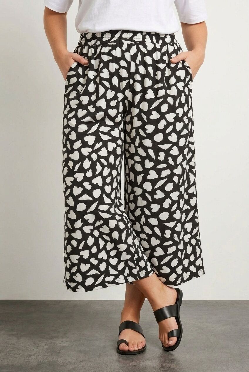 Plus Size Patterned Loose Fit Pocketed Stretchy Capri Pants
