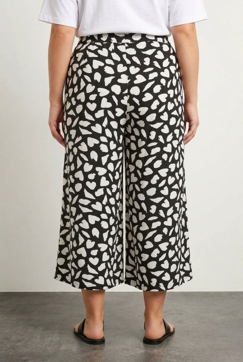 Plus Size Patterned Loose Fit Pocketed Stretchy Capri Pants