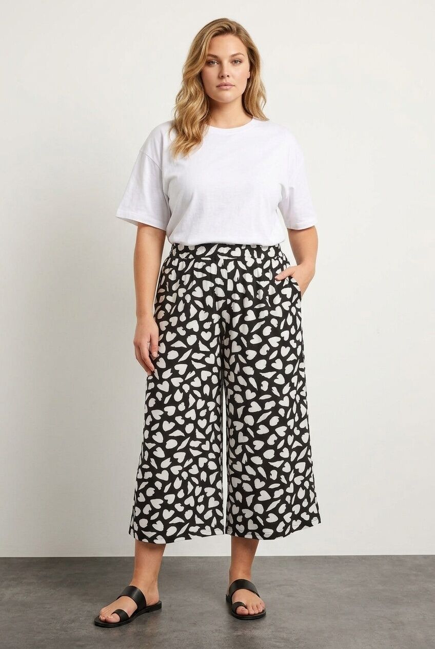 Plus Size Patterned Loose Fit Pocketed Stretchy Capri Pants