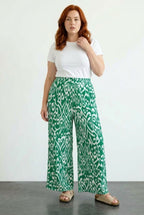 Plus Size Elastic Waist Wide Leg Patterned Pocketed Pants