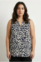 Plus Size Sleeveless Abstract Patterned Button Detailed Blouse