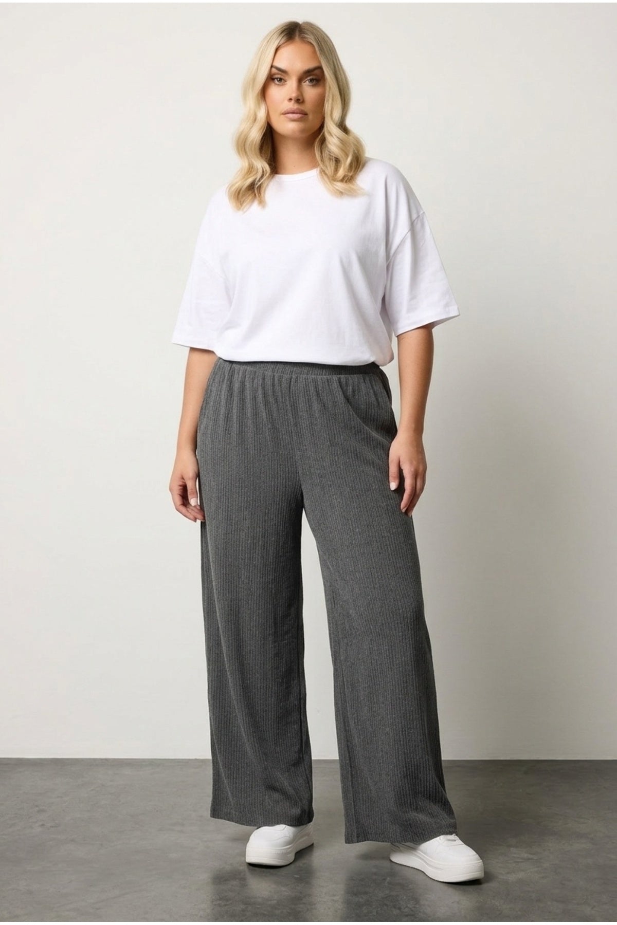 Plus Size Elastic Waist Wide Leg Pocketed Trousers