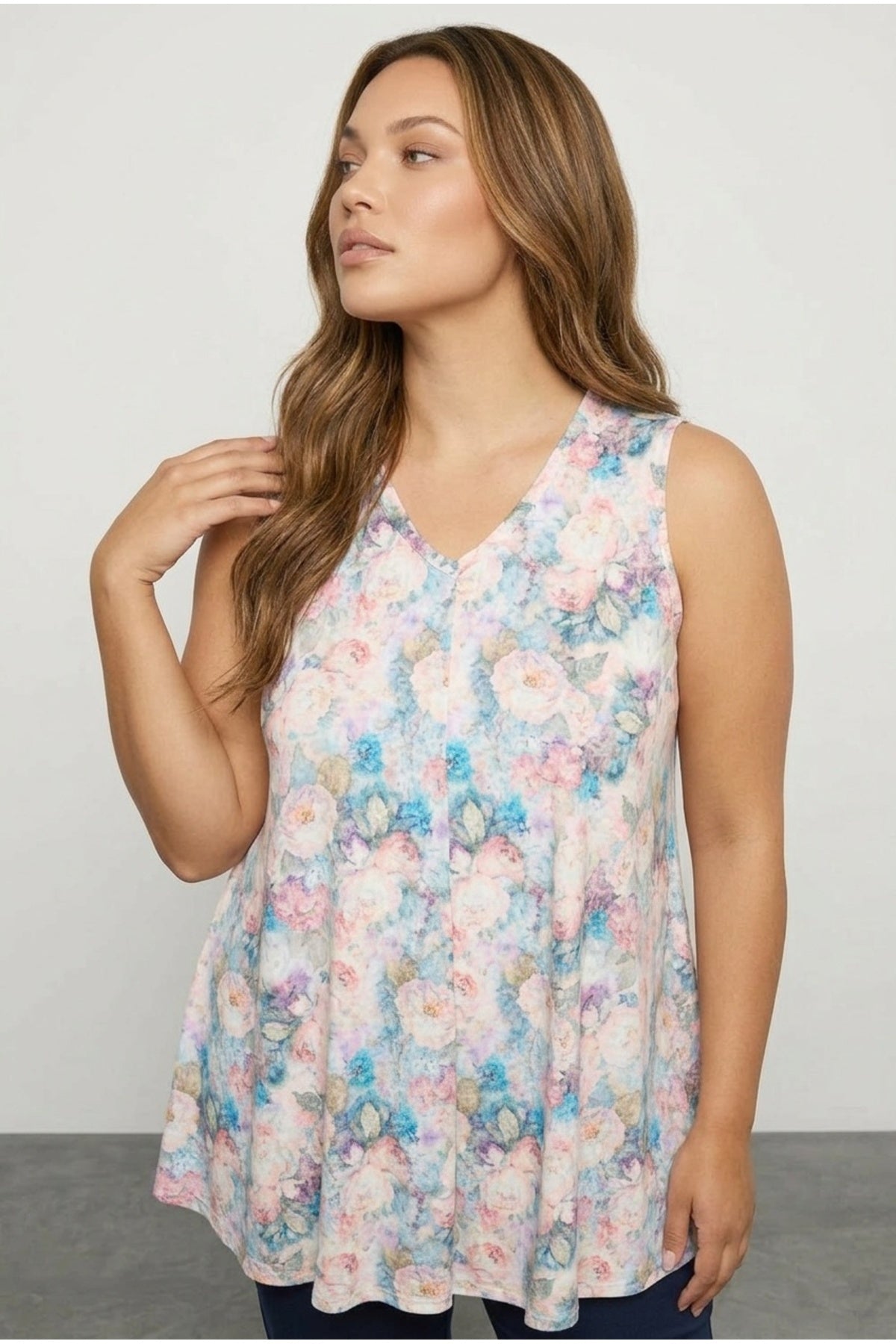 Plus Size Sleeveless V-Neck Floral Patterned Flared Hem Blouse