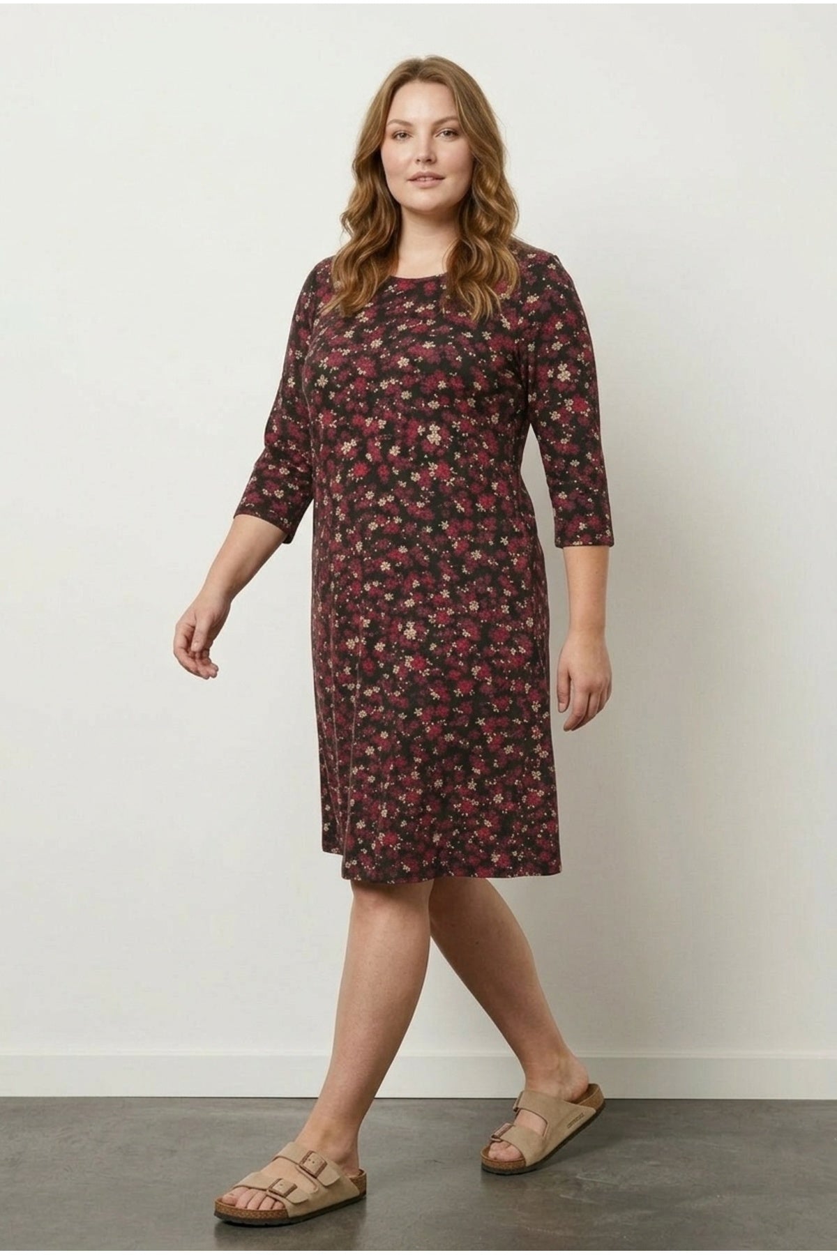 Plus Size Crew Neck Burgundy Floral Patterned Flowy Below-the-Knee Dress with Pockets