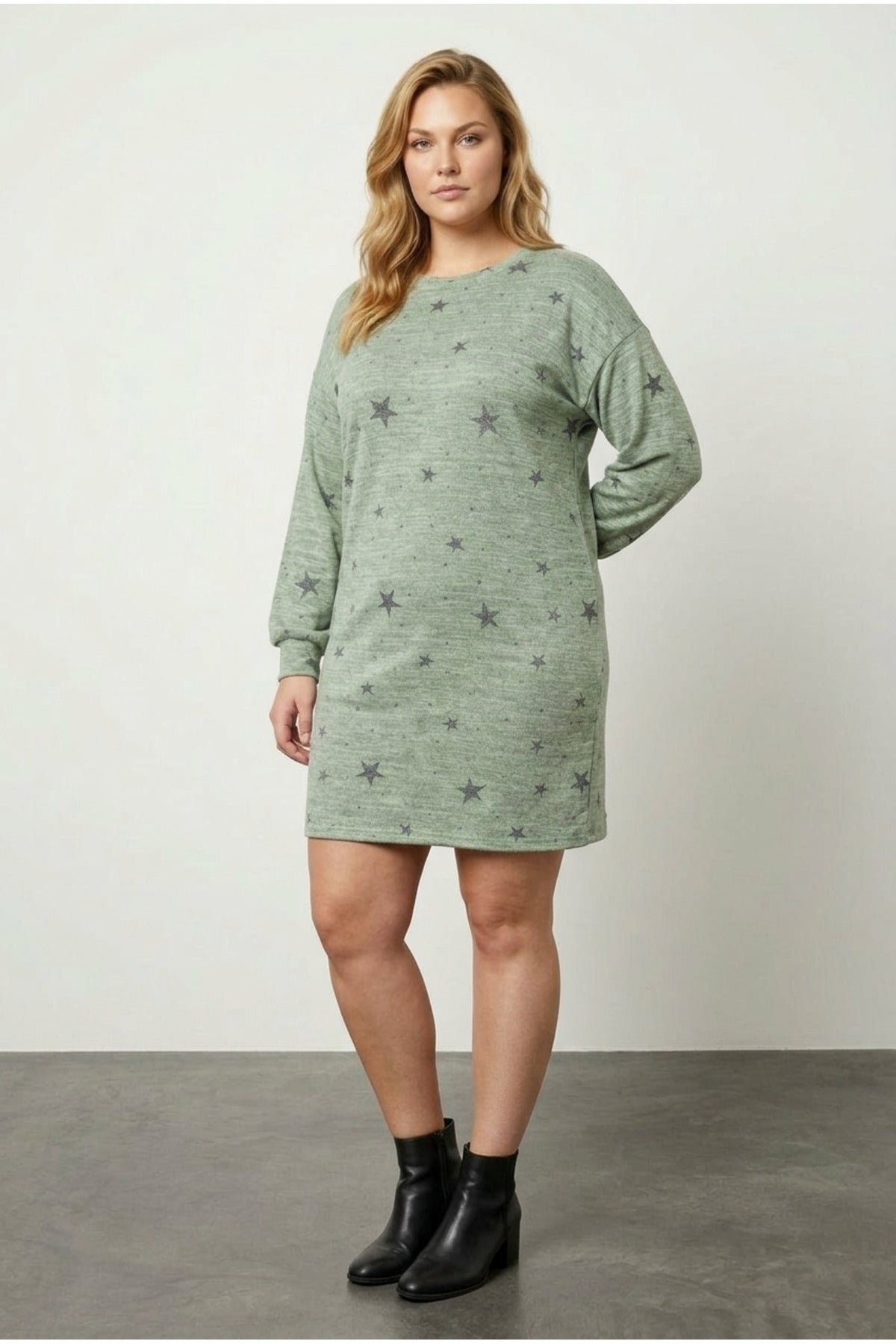Plus Size Long Sleeve Crew Neck Star Patterned Stretchy Dress