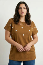 Plus Size Crew Neck Short Sleeve T-shirt with Heart Print and Ripped Detail