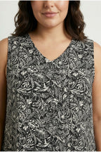 Plus Size Sleeveless V-Neck Floral Patterned Swing Hem Blouse