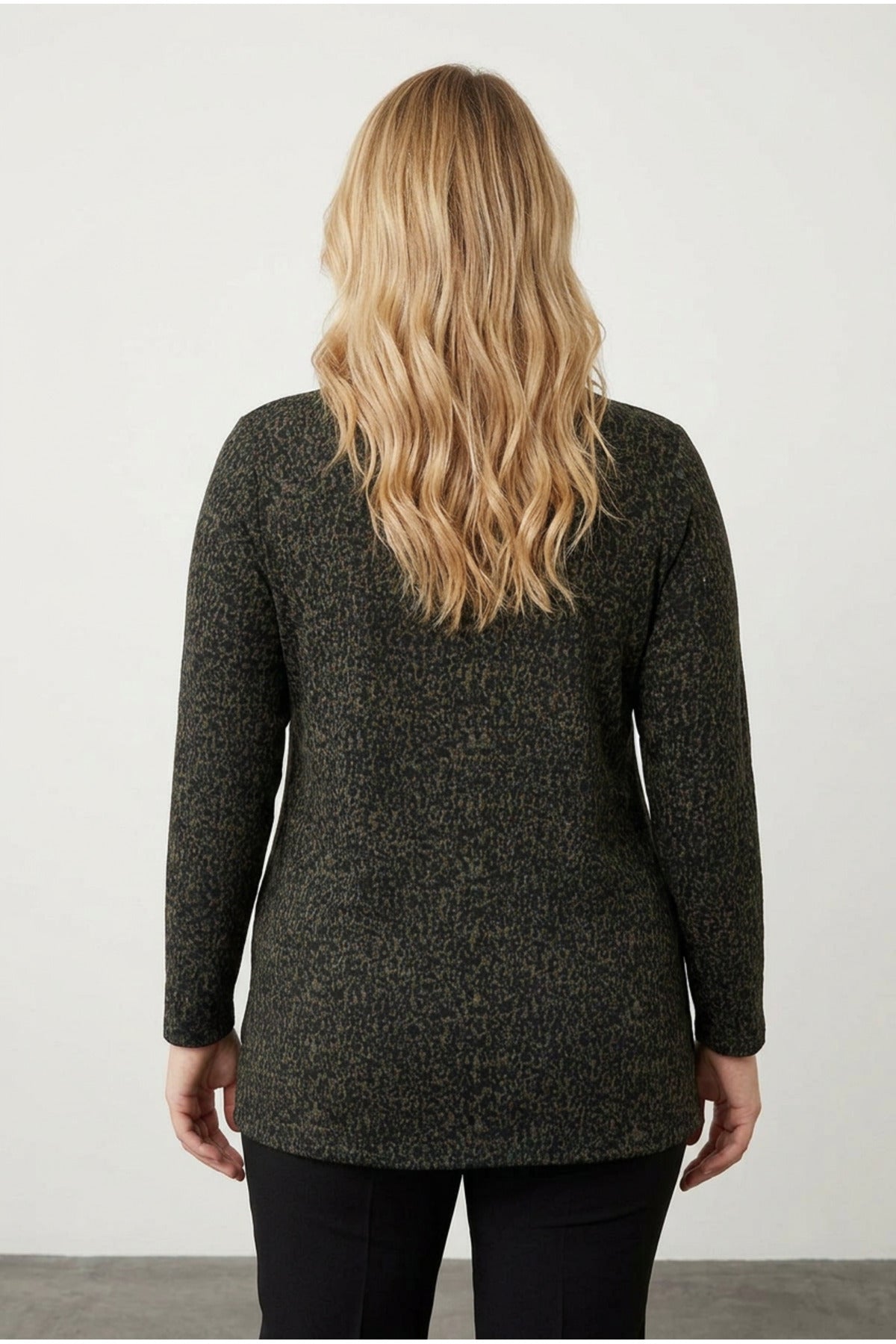 Plus Size V-Neck Front Zippered Slit Detail Leopard Print Blouse