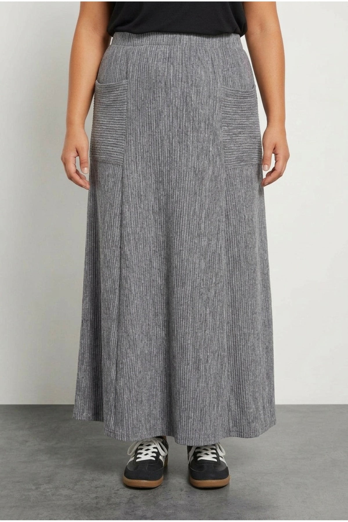 Plus Size Elastic Waist Front Pocket Ribbed Maxi Skirt