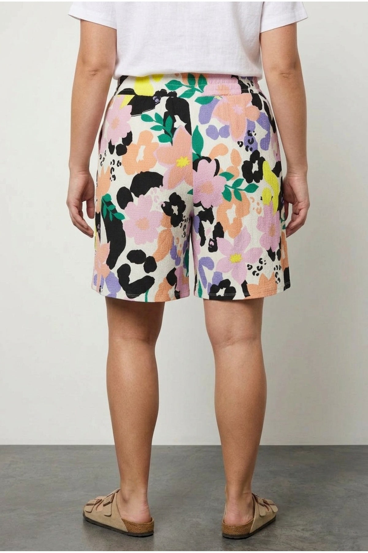 Plus Size Floral Print Elastic Waist Pocketed Shorts