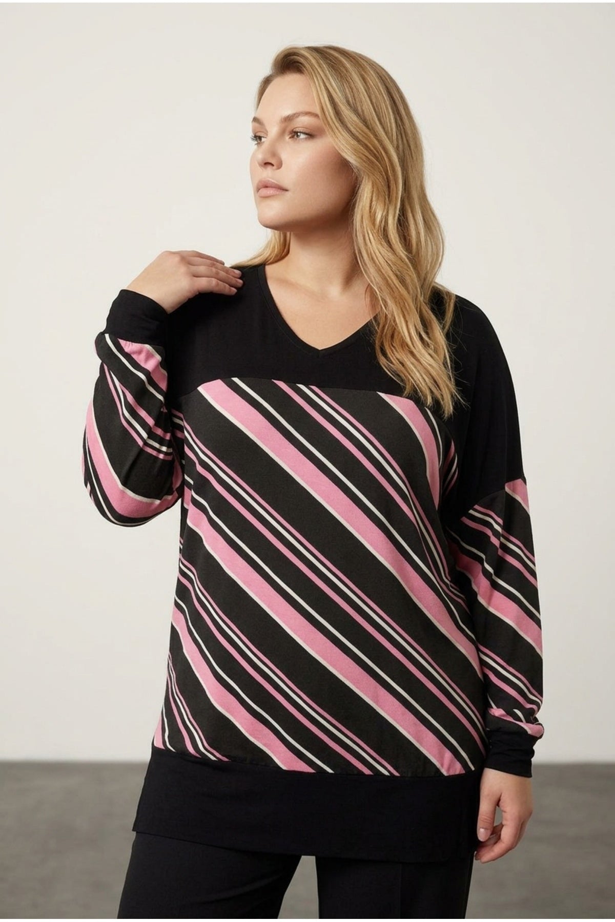 Plus Size V-Neck Long Sleeve Elasticated Cuff Slit Blouse