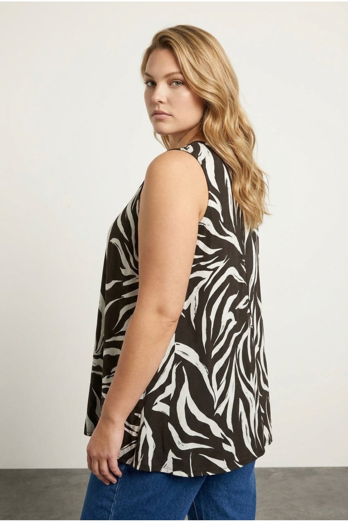 Plus Size V-Neck Sleeveless Pleated Patterned Stretchy Blouse