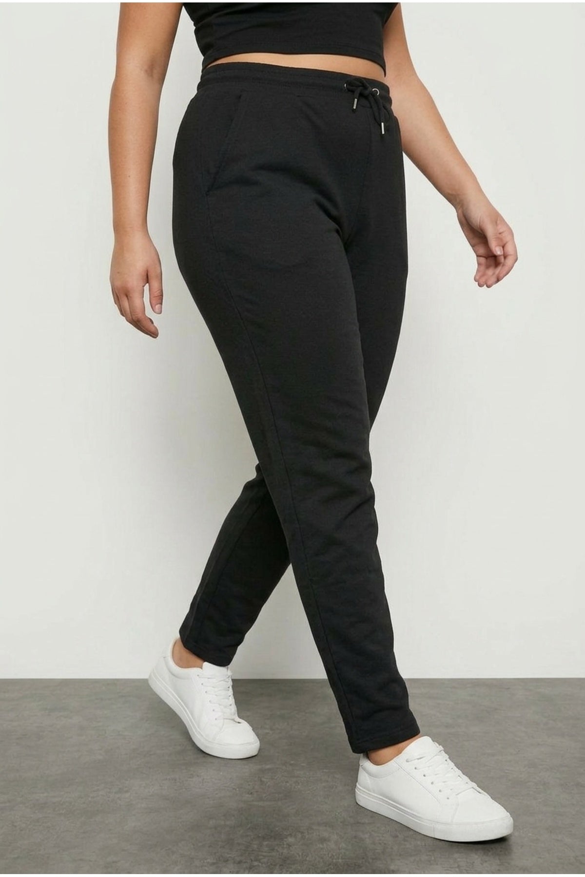Plus Size Elastic Waist and Gathered Pocket Straight Leg Sweatpants