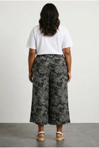 Plus Size Elastic Waist Floral Print Pocketed Stretchy Fabric Trousers