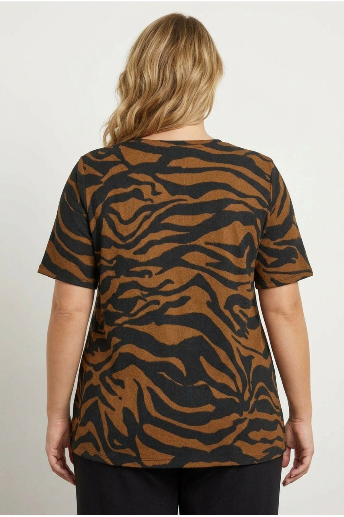 Plus Size Short Sleeve Crew Neck Side Slit Patterned Blouse