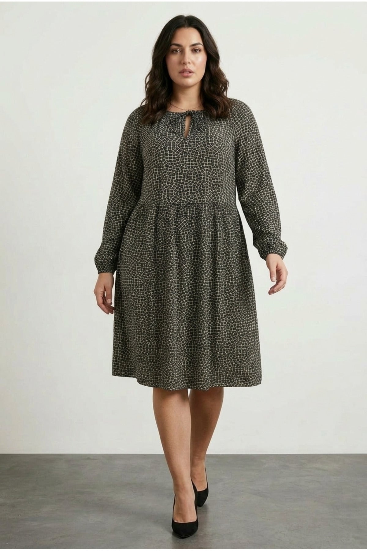 Plus Size Long Sleeve Abstract Patterned Midi Dress with Collar Detail