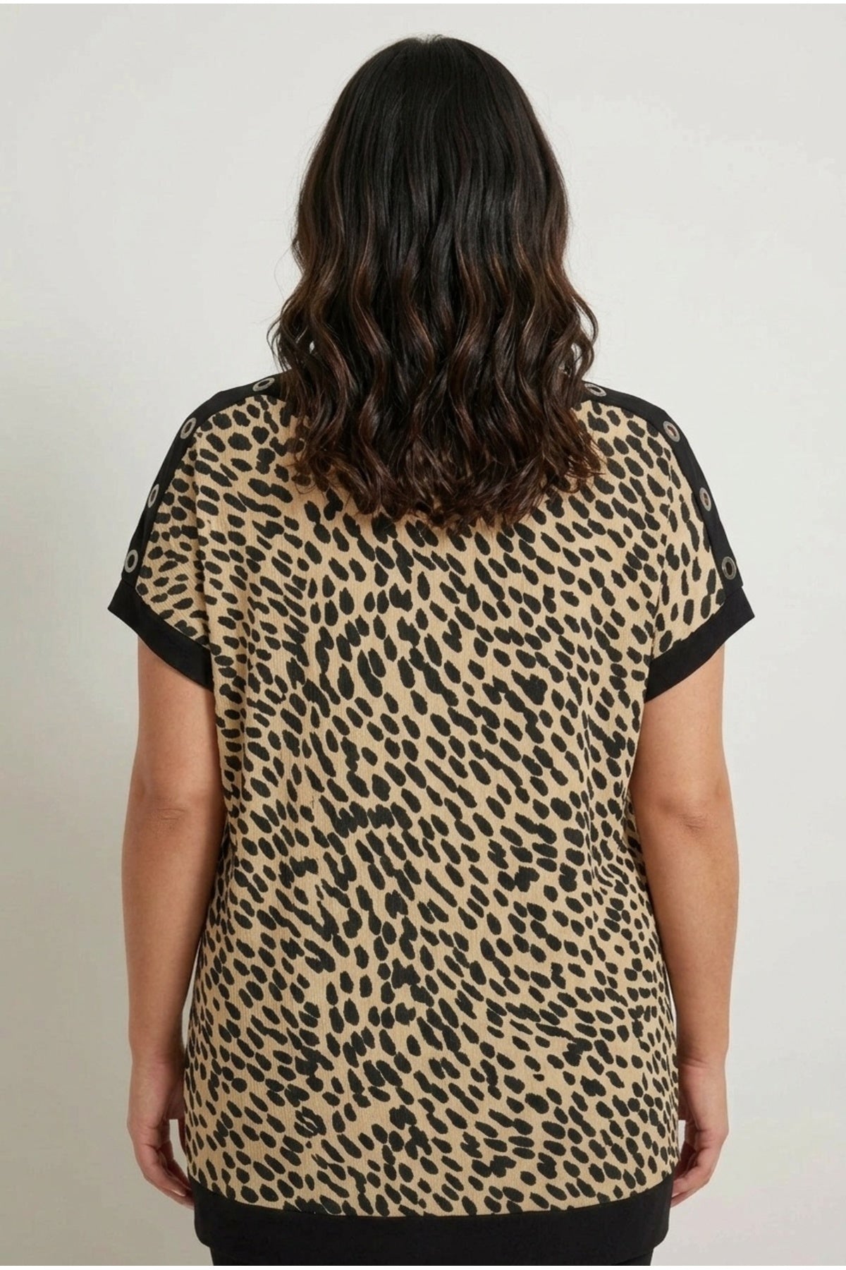 Plus Size Leopard Print Eyelet Detailed T-shirt