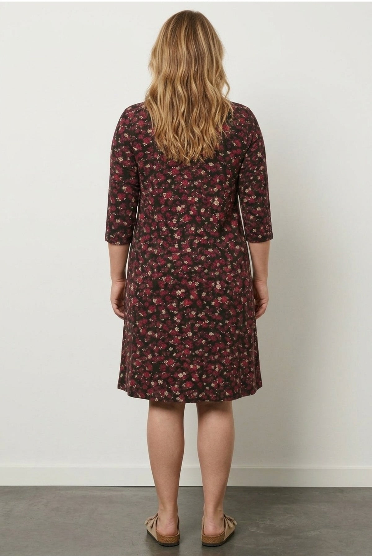 Plus Size Crew Neck Burgundy Floral Patterned Flowy Below-the-Knee Dress with Pockets