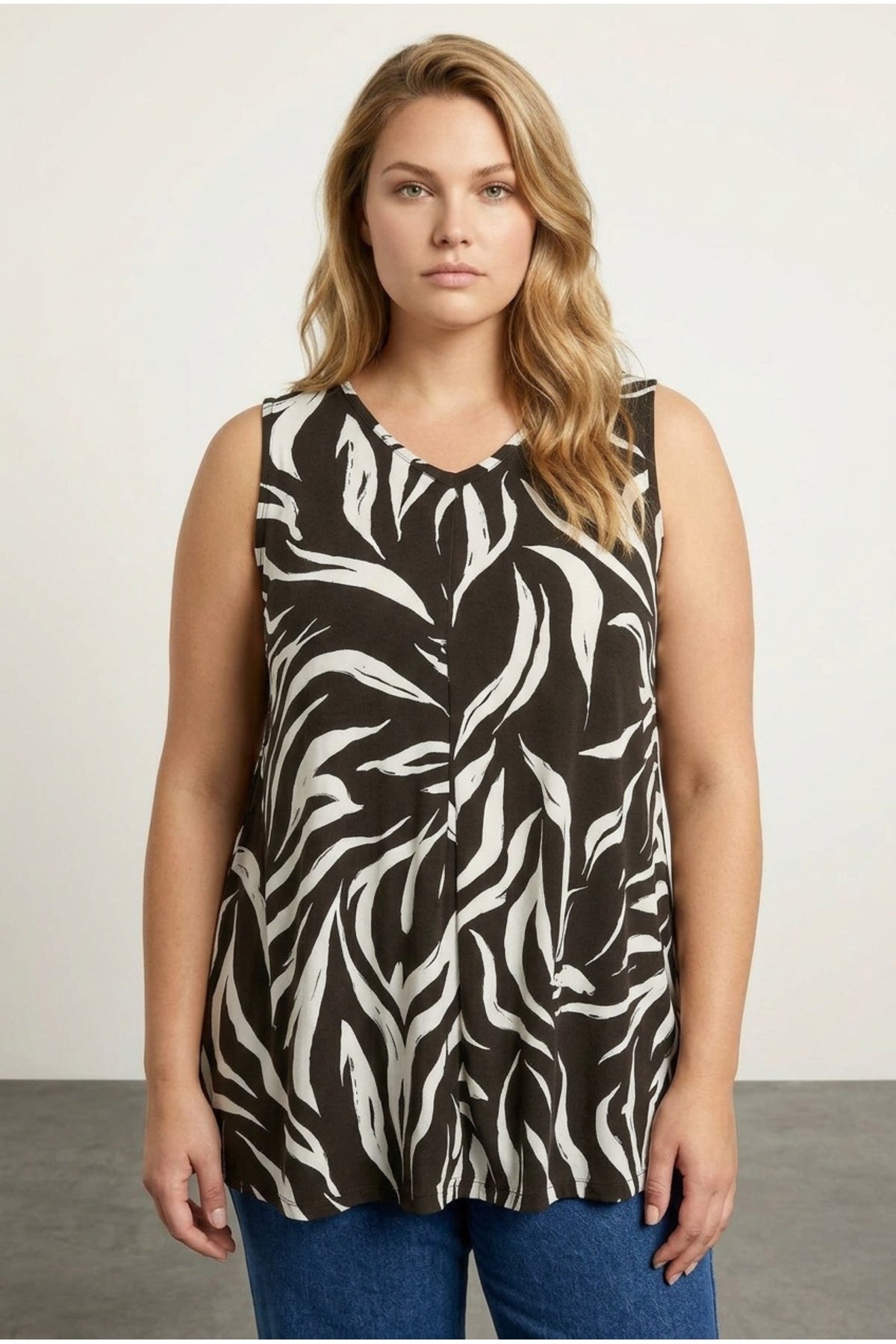 Plus Size V-Neck Sleeveless Pleated Patterned Stretchy Blouse