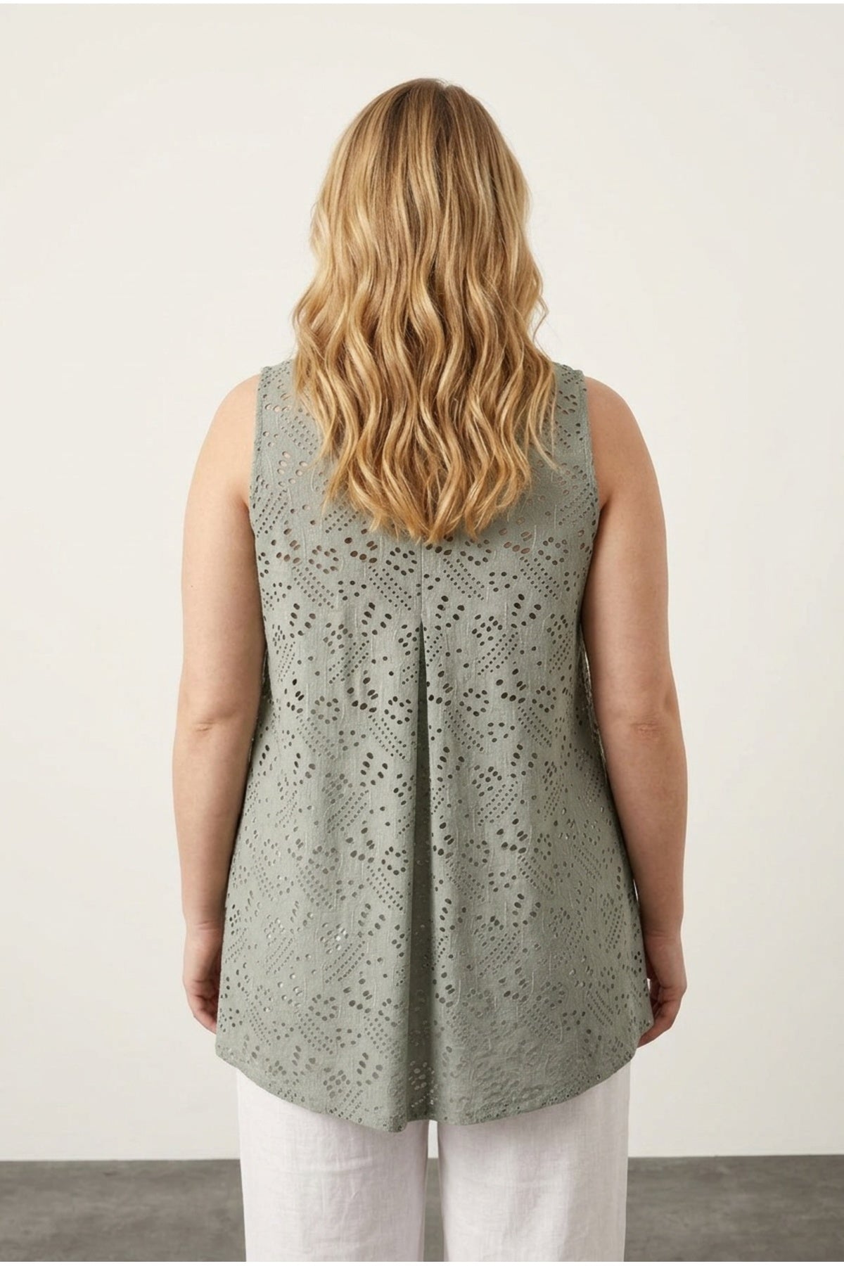 Plus Size V-Neck Sleeveless Lace Detailed Unlined Blouse