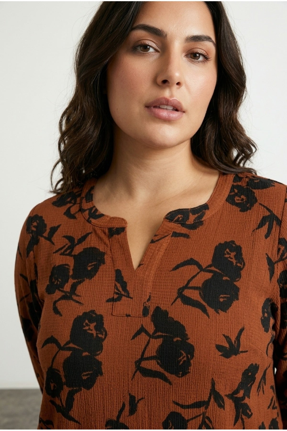 Plus Size V-Neck Short Sleeve Crinkled Fabric Floral Print T-shirt