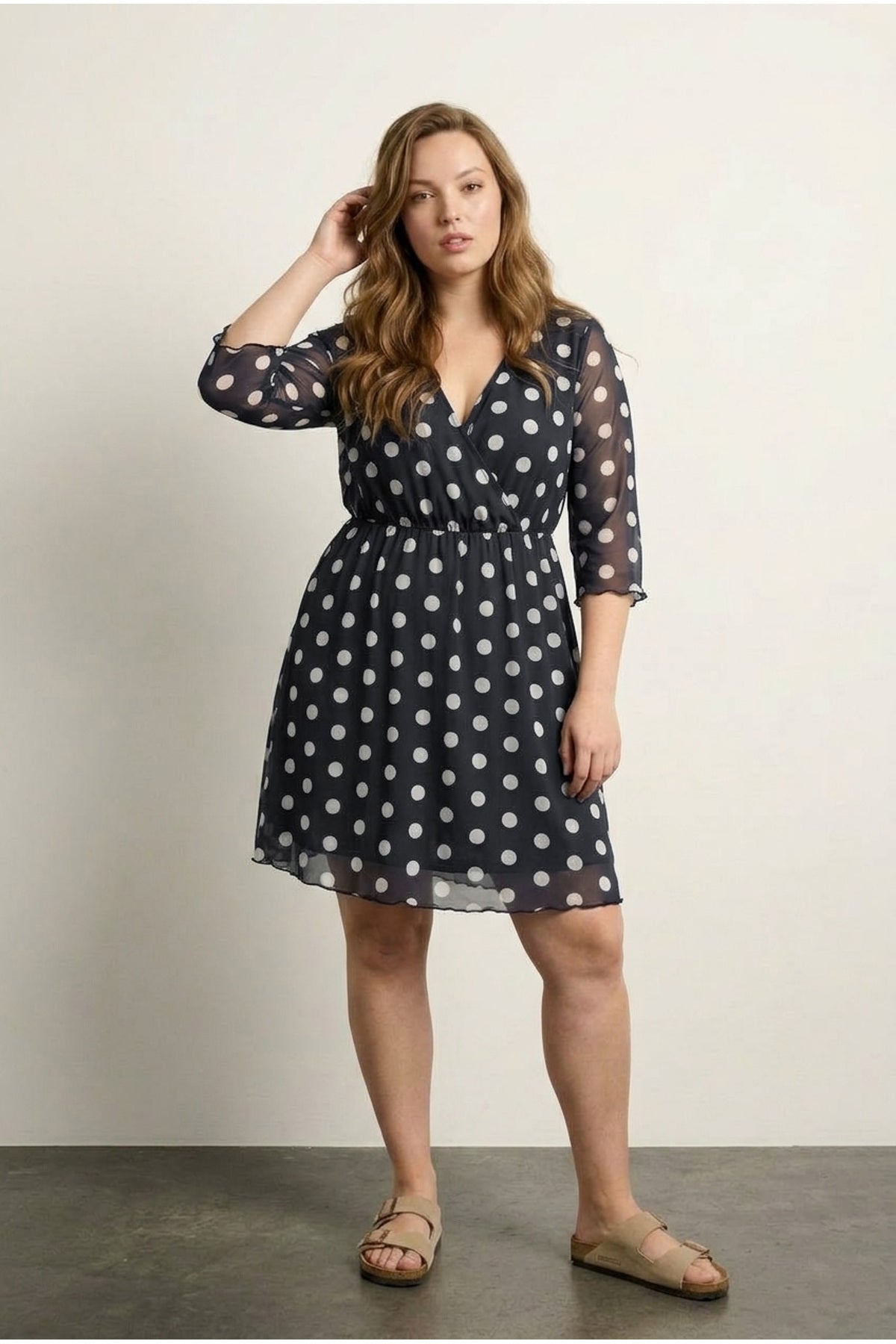 Plus Size V-Neck Half Sleeve Stretchy Fabric Tulle Detailed Lined Midi Dress