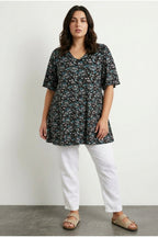 Plus Size V-Neck Sleeveless Floral Patterned Asymmetrical Cut T-shirt