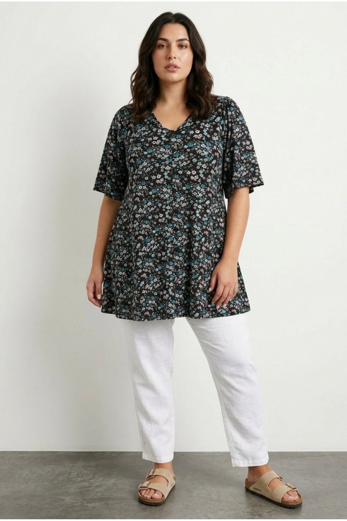 Plus Size V-Neck Sleeveless Floral Patterned Asymmetrical Cut T-shirt