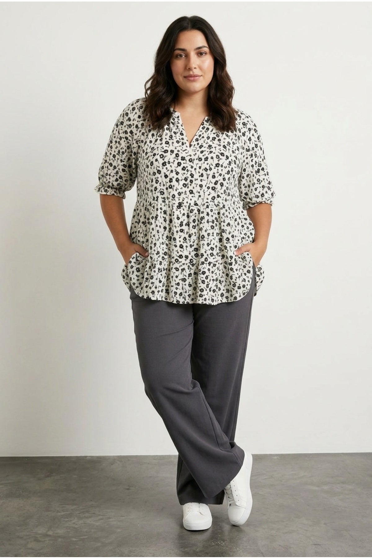 Plus Size Half Sleeve V-Neck Patterned Blouse with Ruffled Hem