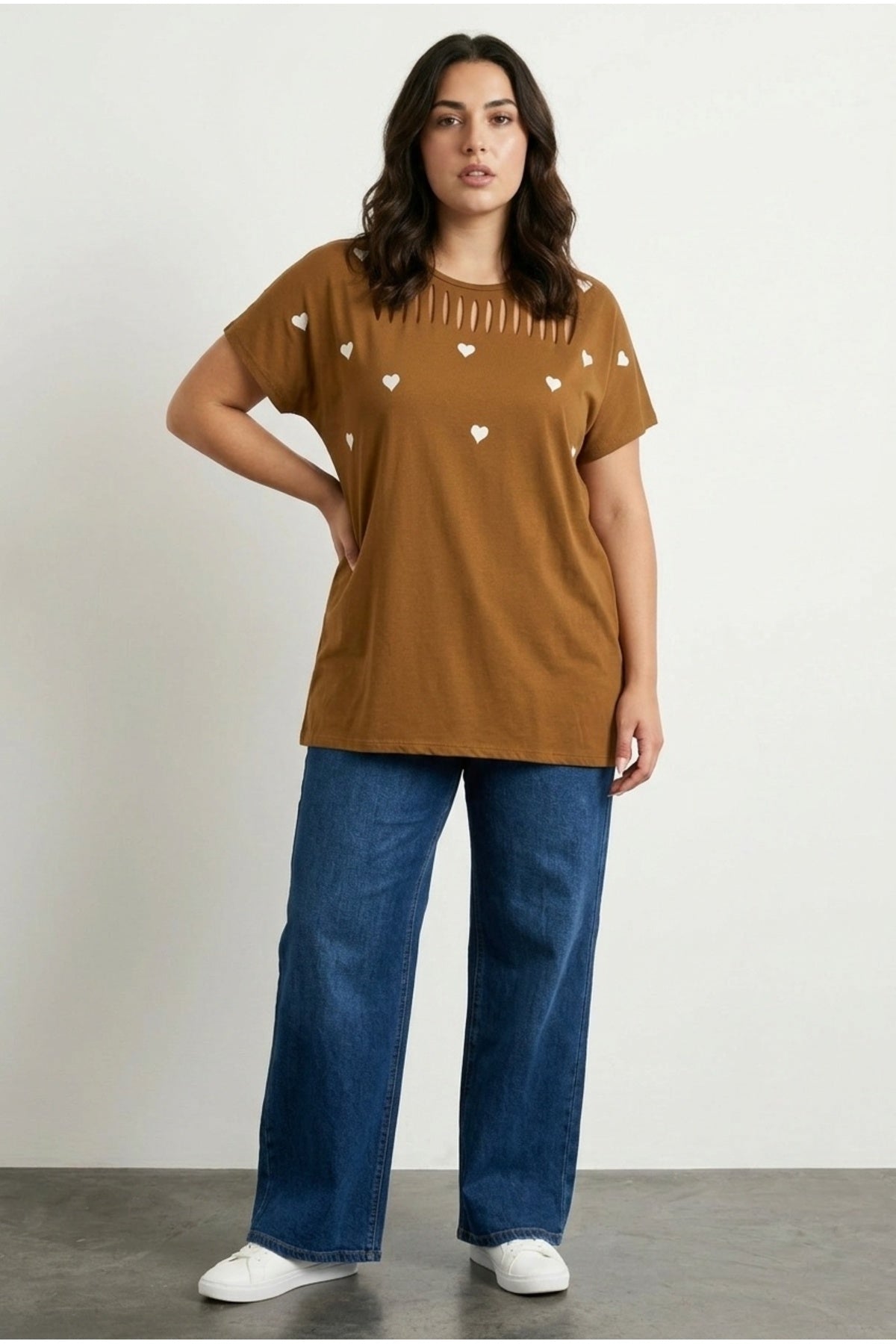 Plus Size Crew Neck Short Sleeve T-shirt with Heart Print and Ripped Detail
