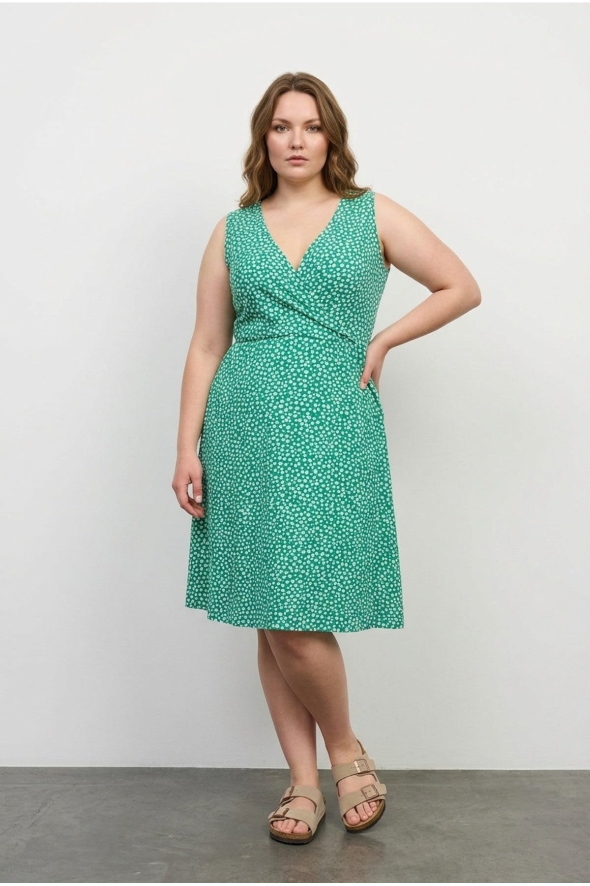 Floral Patterned V-Neck Sleeveless Dress