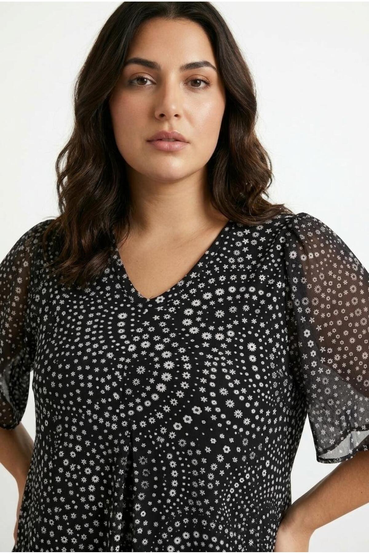 Plus Size V-Neck Patterned Blouse with Tulle Detailed Sleeves