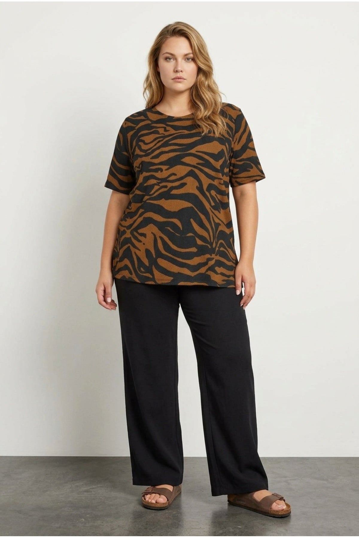 Plus Size Short Sleeve Crew Neck Side Slit Patterned Blouse
