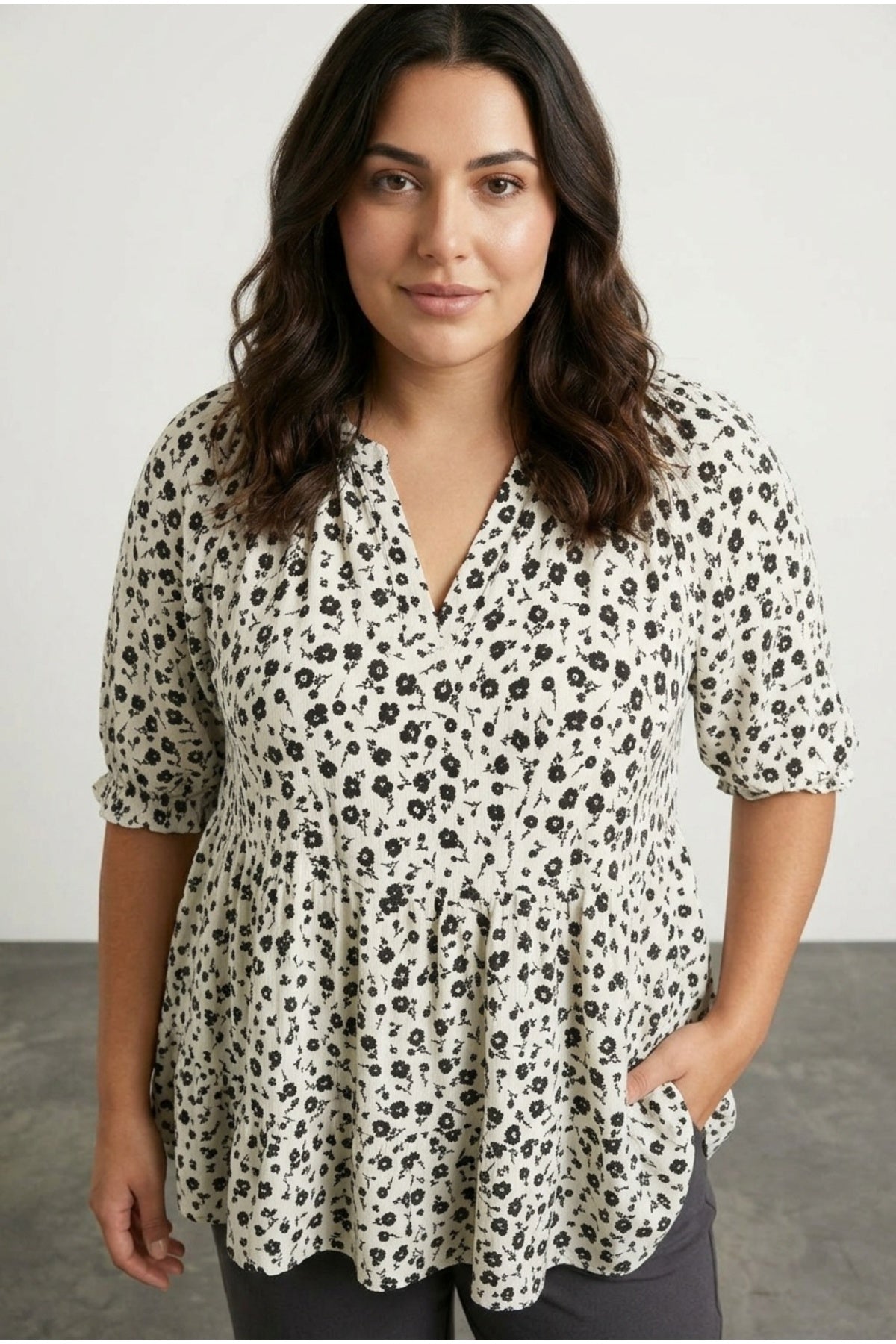 Plus Size Half Sleeve V-Neck Patterned Blouse with Ruffled Hem