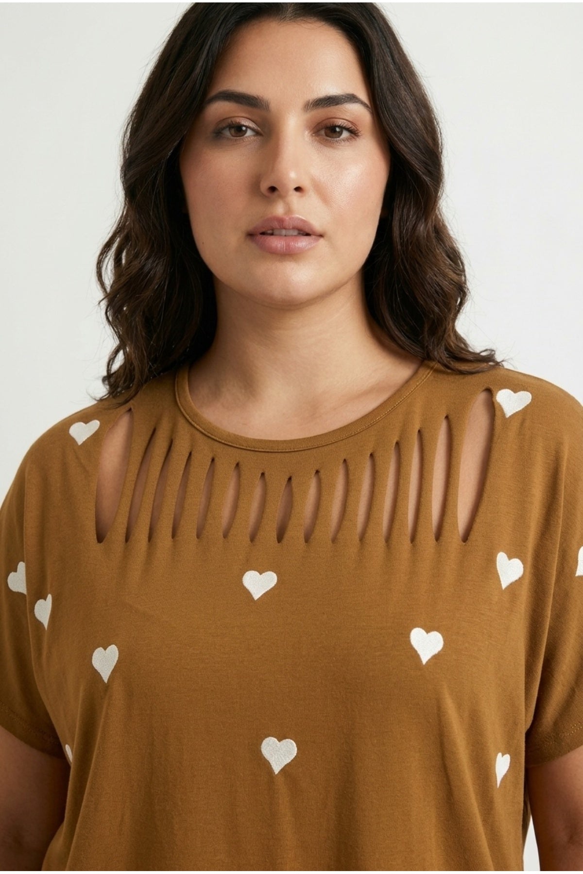 Plus Size Crew Neck Short Sleeve T-shirt with Heart Print and Ripped Detail