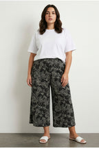 Plus Size Elastic Waist Floral Print Pocketed Stretchy Fabric Trousers