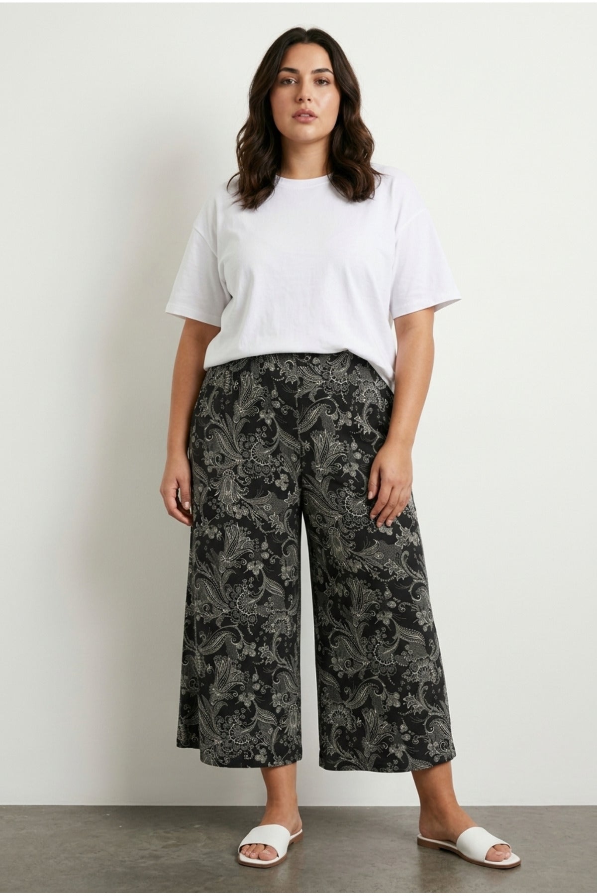 Plus Size Elastic Waist Floral Print Pocketed Stretchy Fabric Trousers
