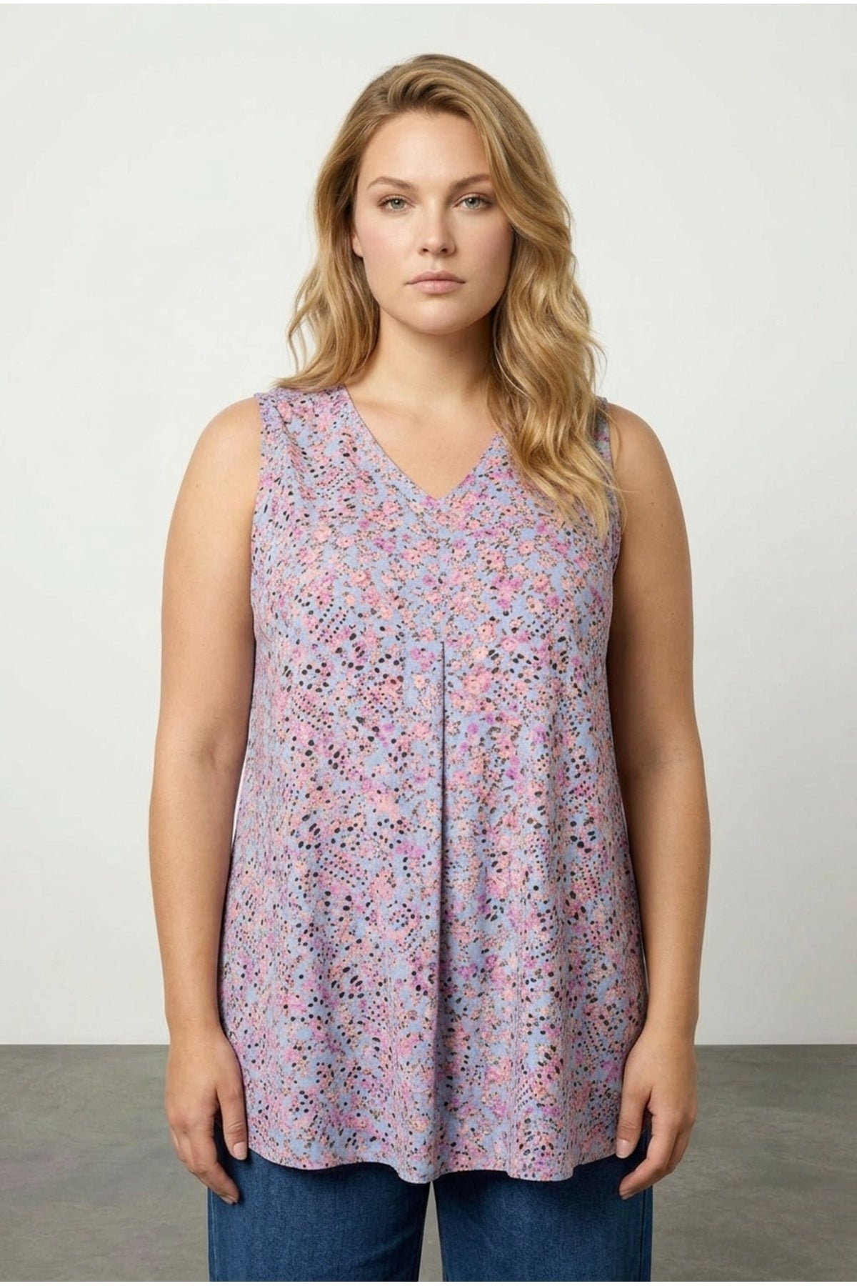 Plus Size V-Neck Sleeveless Floral Patterned Unlined Lace Blouse