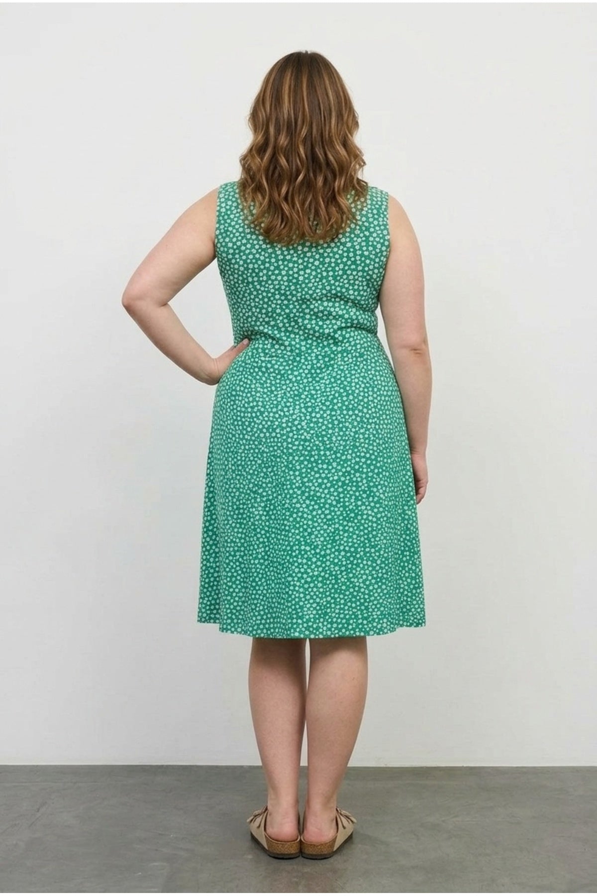Floral Patterned V-Neck Sleeveless Dress