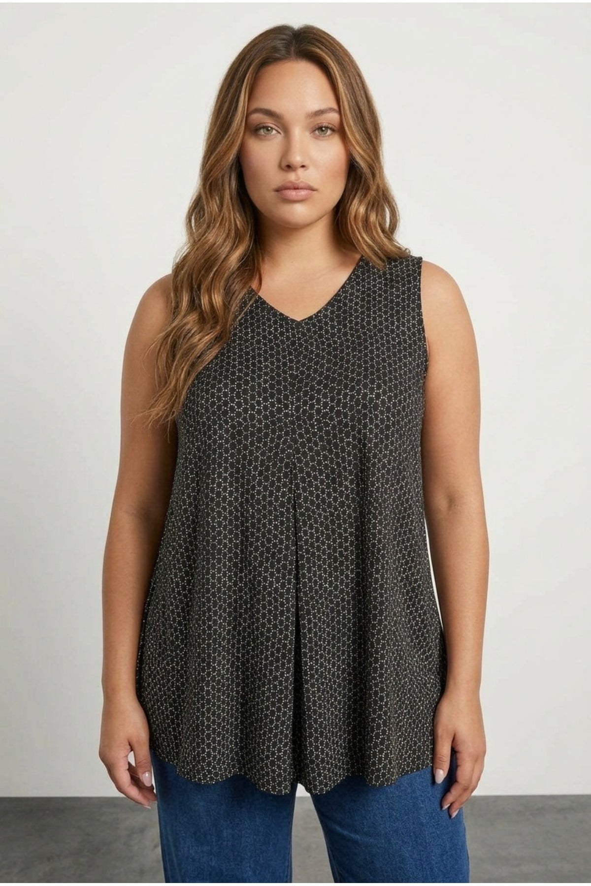 Plus Size Sleeveless V-Neck Patterned Stretchy Blouse