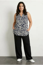 Plus Size Sleeveless Abstract Patterned Button Detailed Blouse