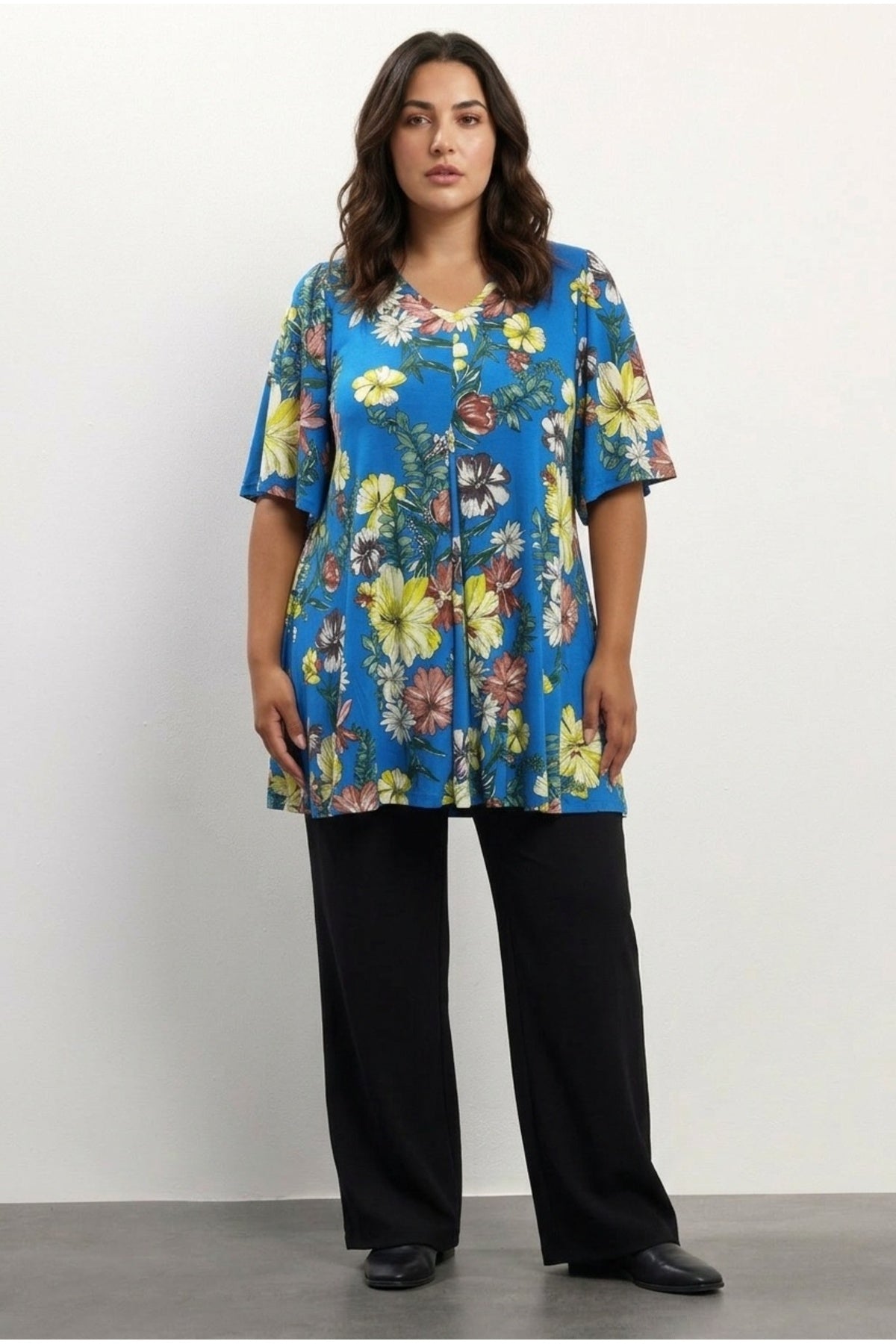Plus Size Short Sleeve V-Neck Printed T-shirt
