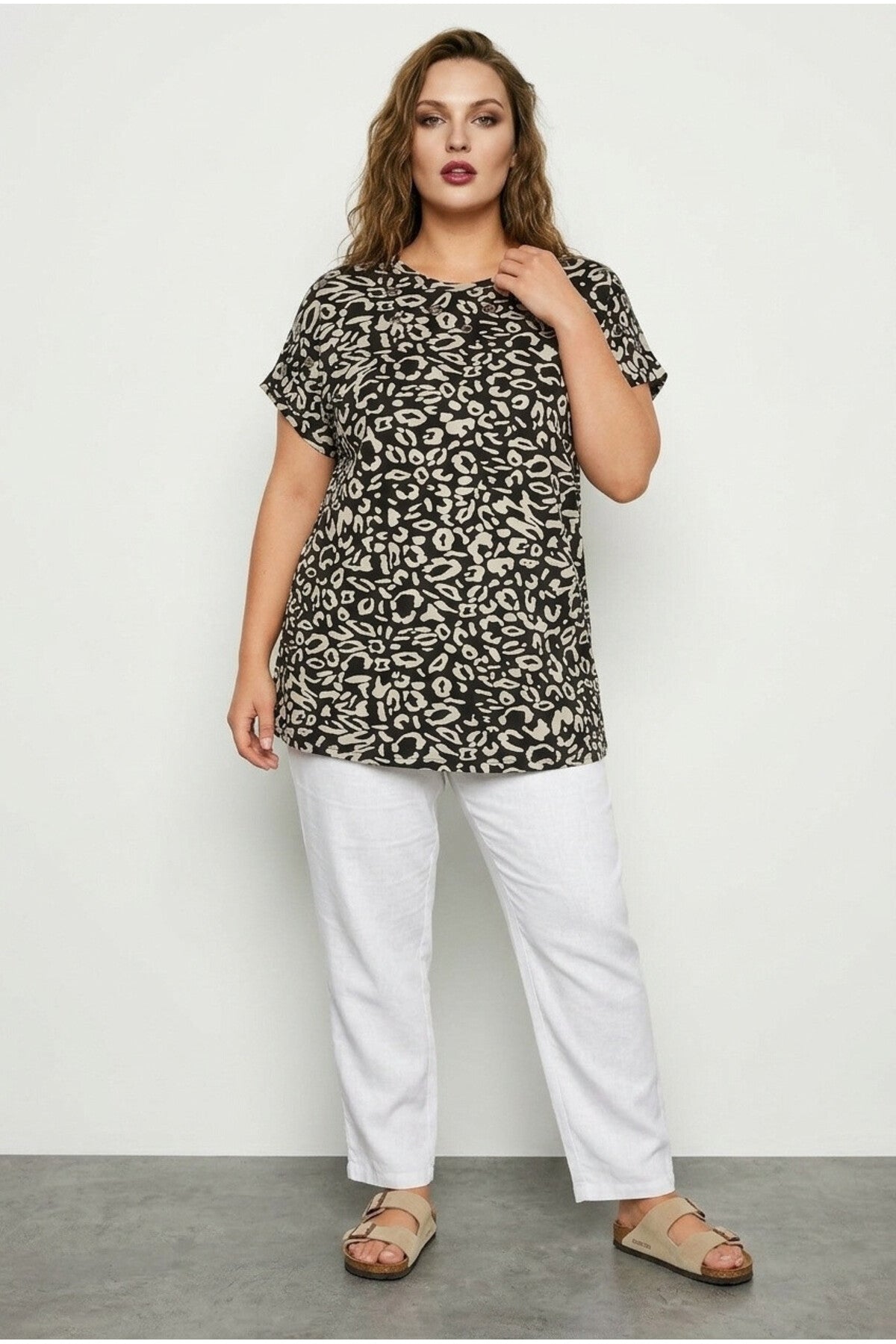 Plus Size Crew Neck Eyelet Detailed Patterned T-shirt