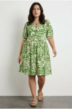 Plus Size Ruched Neck Floral Patterned Mini Dress